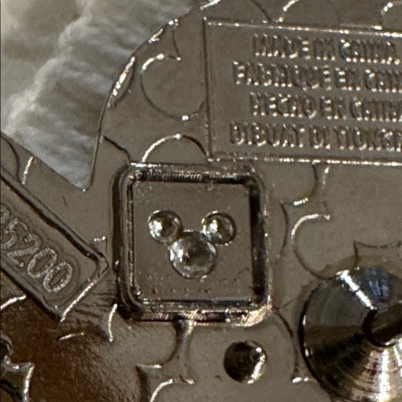 DISNEY PIN STITCH LANYARD STARTER SET 2024 STITCH ONLY Trading Enamel - Picture 3 of 3